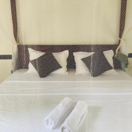 Pearl Gardens Midigama Hotel Buitenkant foto