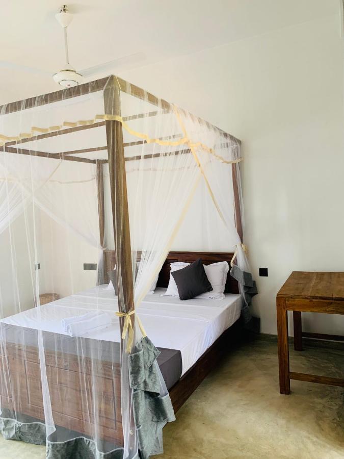 Pearl Gardens Midigama Hotel Buitenkant foto