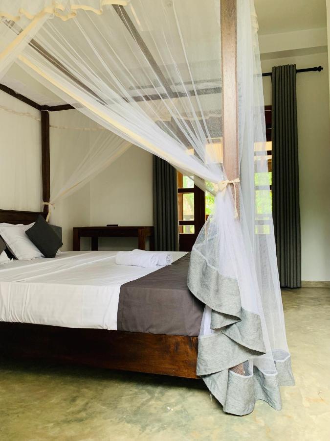 Pearl Gardens Midigama Hotel Buitenkant foto