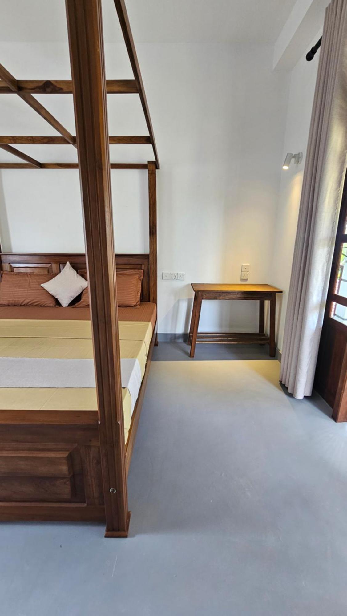 Pearl Gardens Midigama Hotel Buitenkant foto