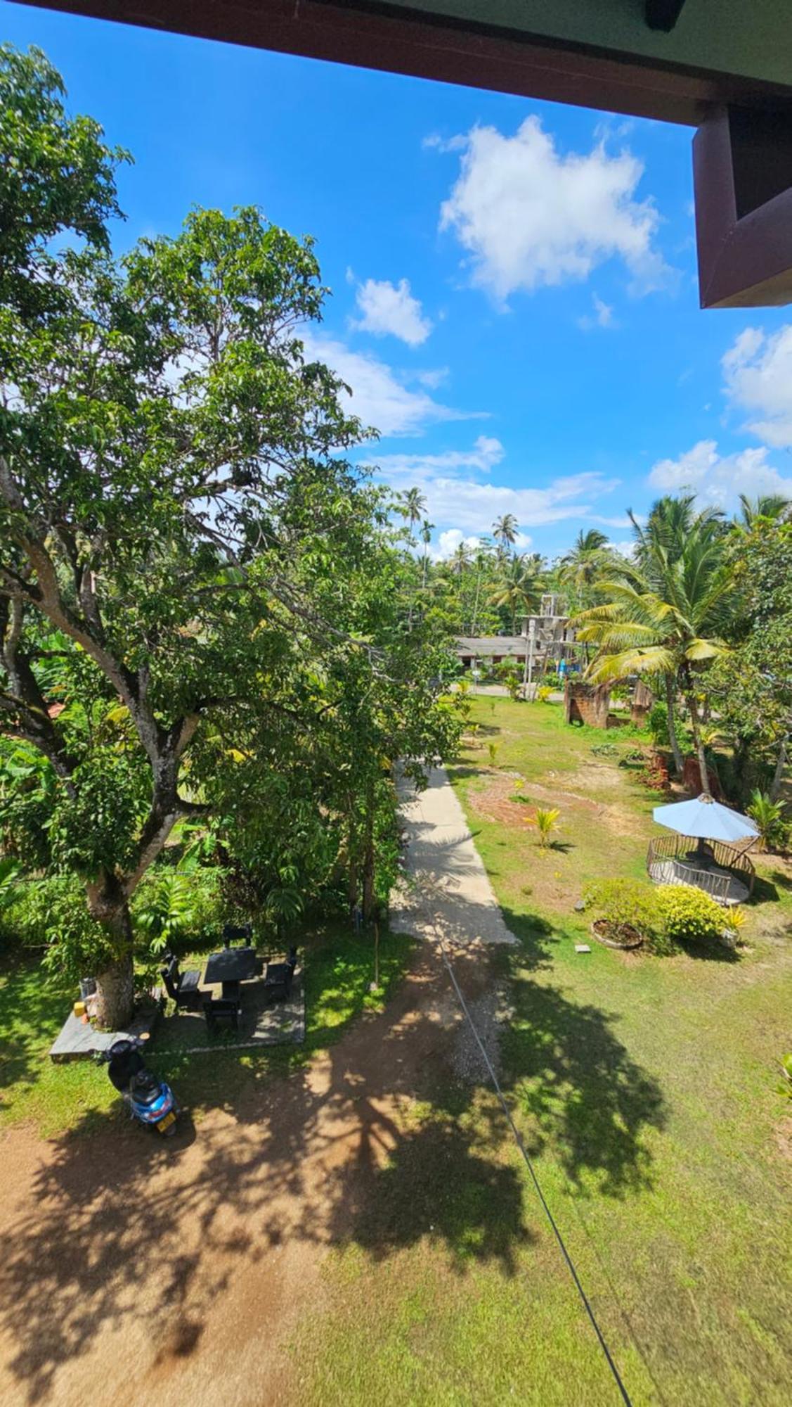 Pearl Gardens Midigama Hotel Buitenkant foto